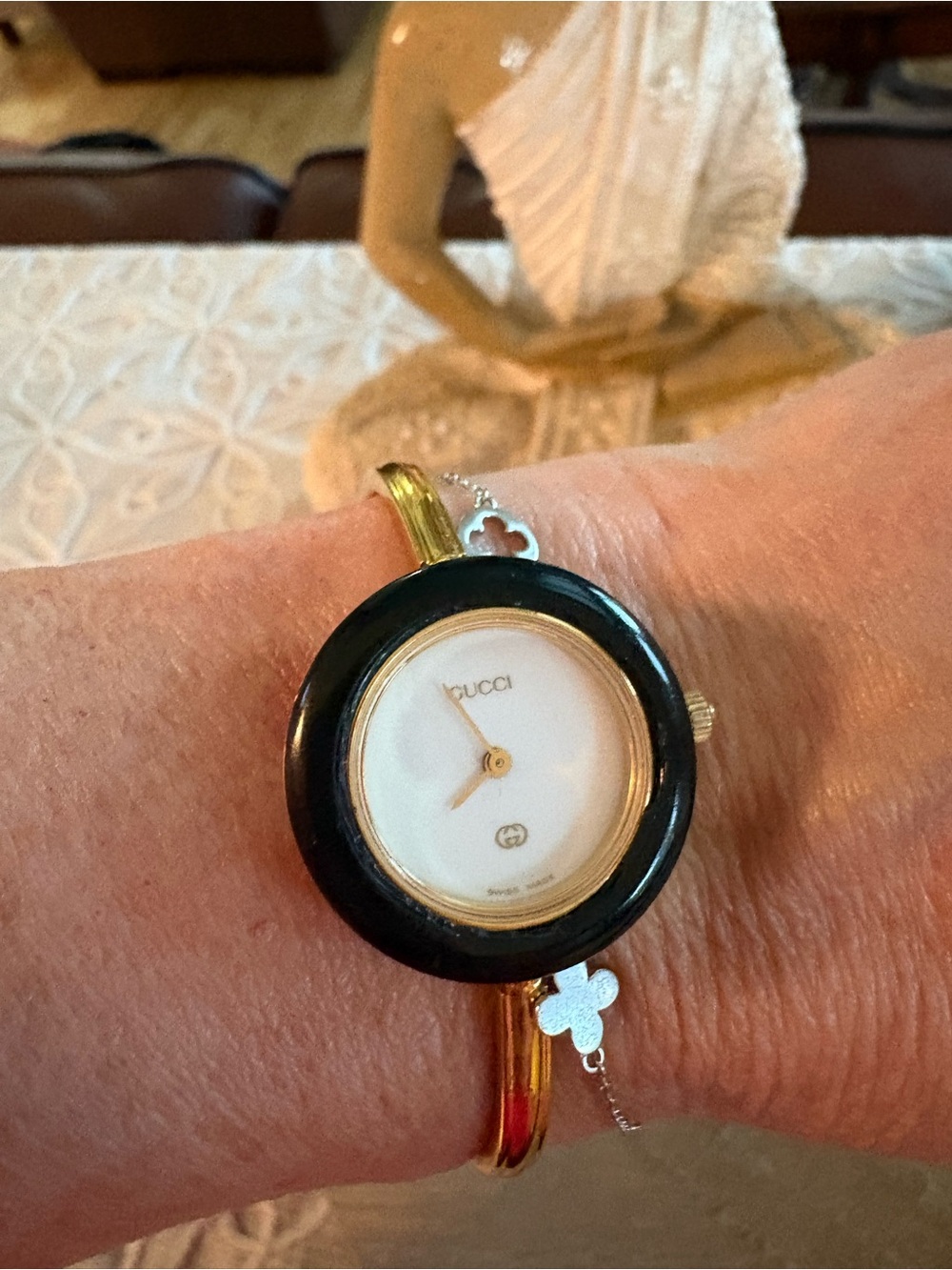 Vintage GUCCI Interchangeable Bezel Gold Bangle Watch with six bezels - Picture 12 of 14